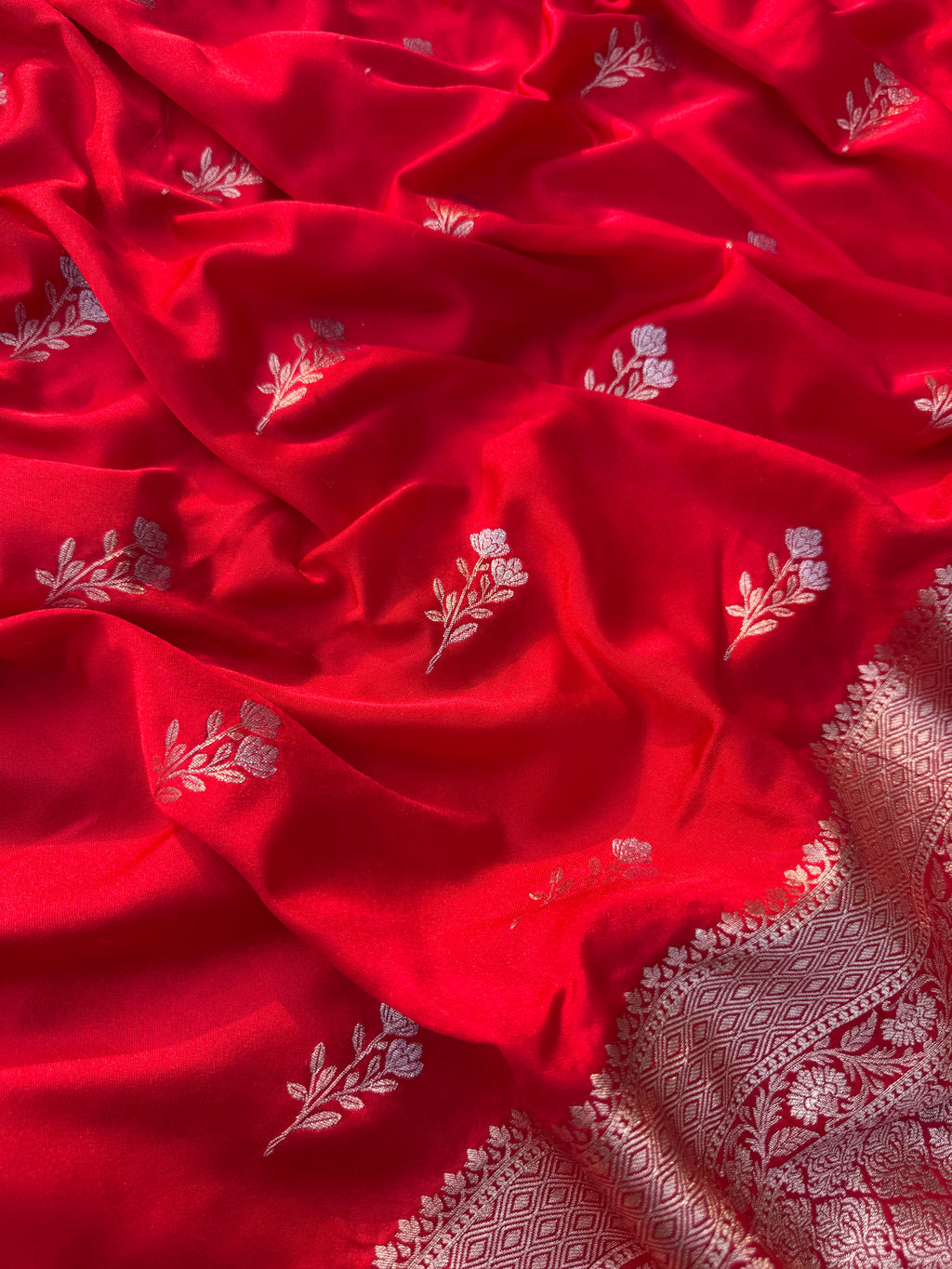 Red Banarasi Mashru Silk Saree All Over Alfi Meena Buta